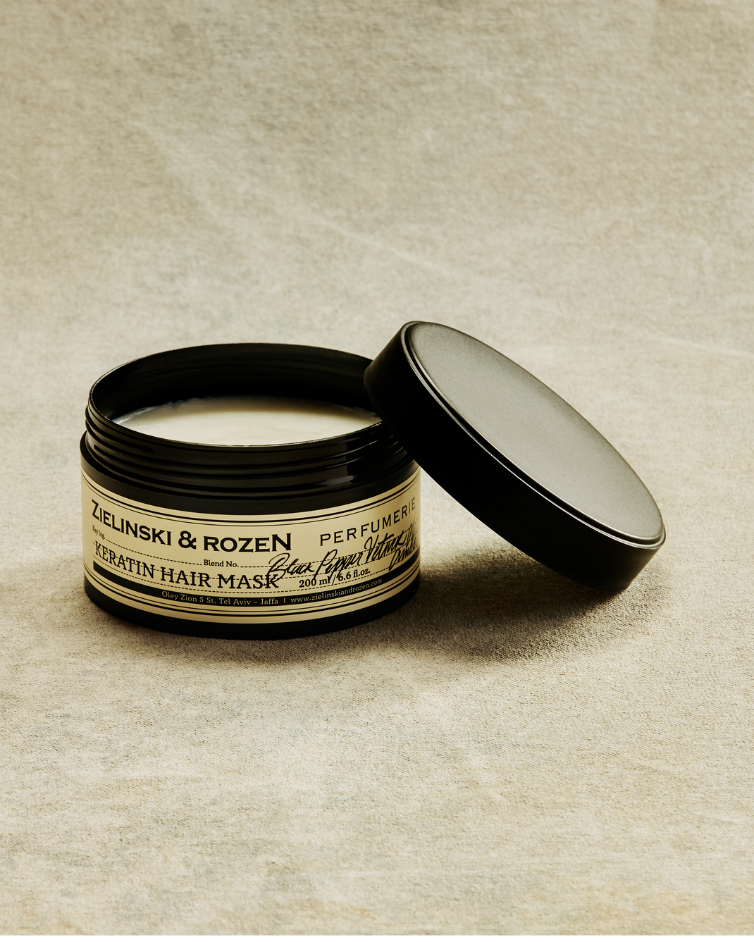 Black Pepper, Vetiver, Neroli, Amber